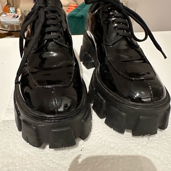 Authentic Prada Monolith Derby Shoes in Patent Black - Picture 6 of 16